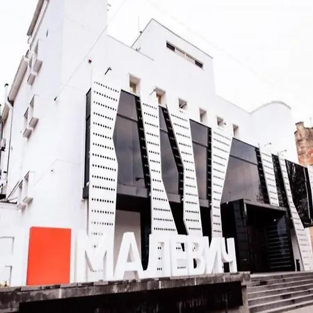 смарт з ремонтом в центрі біля клубу Malevich *